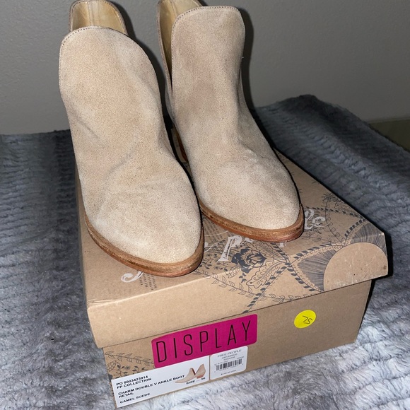 Free people tan suede double v boots. Great condition. - Picture 7 of 8